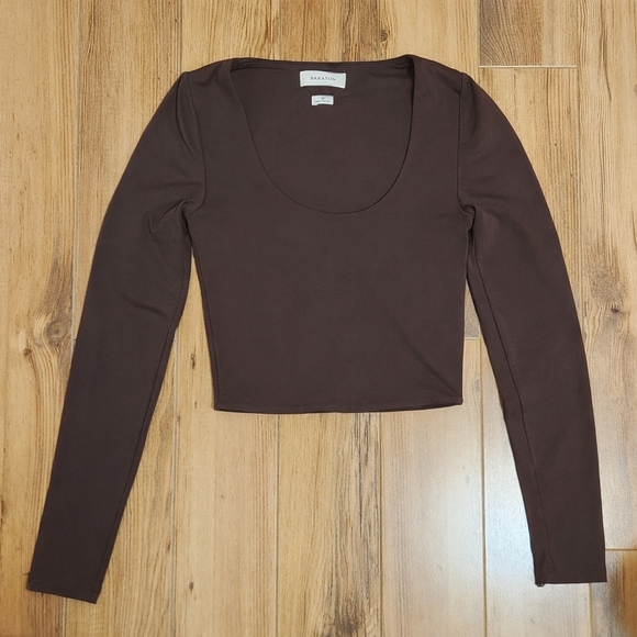 Babaton Contour Scoopneck Cropped Longsleeve - Picture 2 of 4